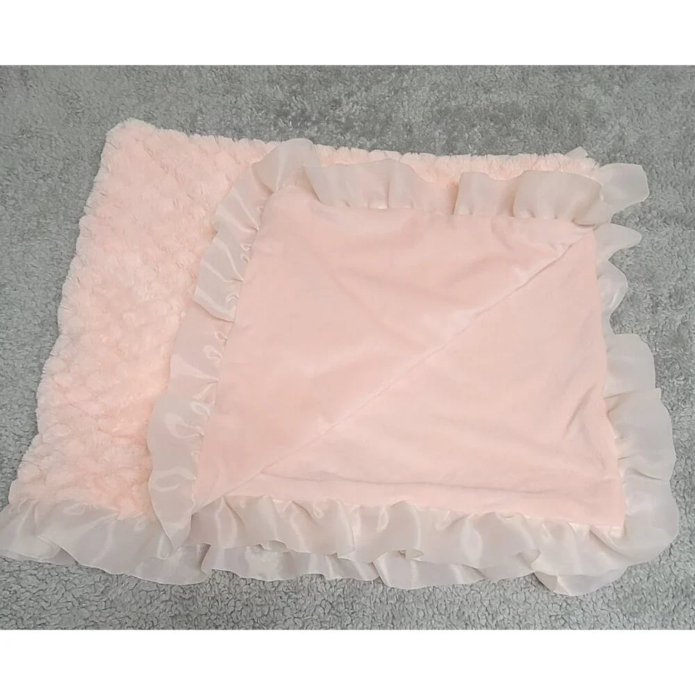 The Peanutshell Pink Baby Blanket - Picture 5 of 10